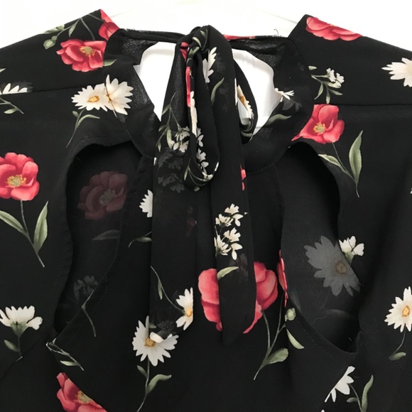 FOREVER 21 Cropped Floral Rose Blouse M Fit Black Red White Flare Out Cuffs - Picture 8 of 16